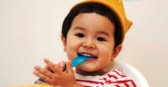 4 Reasons to Let Your Baby Play with Their Food